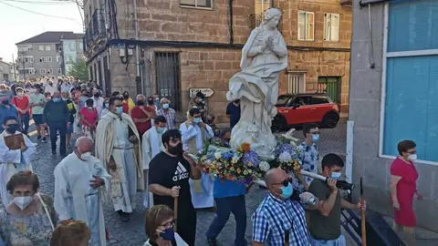 Procesi&oacute;n da Inmaculada de San L&aacute;zaro &aacute; Parroquia, en Ver&iacute;n, no marco da peregrinaci&oacute;n &iexcl;Madre Ven!. | FOTO: Xos&eacute; Lois Colmenero