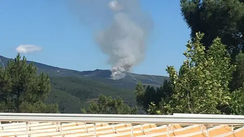 Incendio forestal en Servoi, Castrelo do Val. | FOTO: Diario de un bombero.