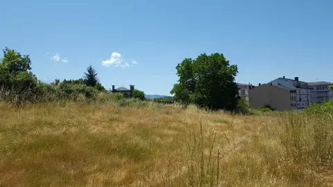 Solar donde ir&aacute; el centro d&iacute;a de Viana.