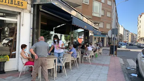 Terraza do bar Oasis, na avenida Lu&iacute;s Espada de Ver&iacute;n. | FOTO: M. D.