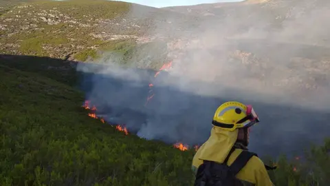 As&iacute; estaba o lume en Camba &aacute; chegada da BRIF de Laza. | FOTO: Diario de un Bombero.