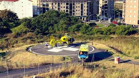 Aeronave en la que fue trasladada una de las personas heridas. | FOTO: @HelicoOurense.
