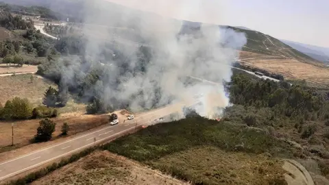 Lume localizado na sa&iacute;da &aacute; autov&iacute;a dende Fumaces, en Ri&oacute;s. | FOTO: @vellobomber