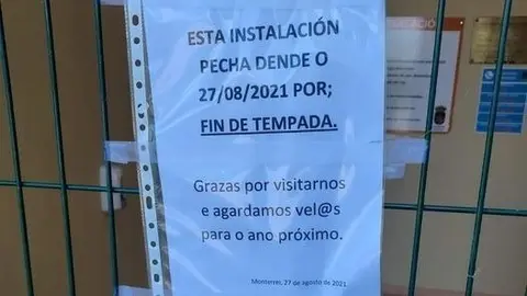 Anuncio do peche da piscina municipal de Albarellos, en Monterrei.