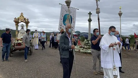 A cabeza da procesi&oacute;n, esta ma&ntilde;&aacute;, no Santuario dos Remedios. | FOTO: M. D.