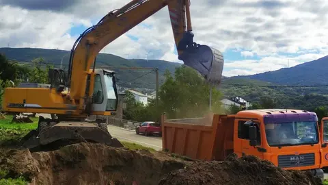 Inicio de obras para construir la nueva residencia de ancianos en Lubi&aacute;n, Zamora. | FOTO: M. Ceballos