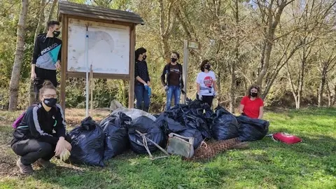 Limpeza do r&iacute;o T&aacute;mega, o pasado ano ao seu paso por Pazos.