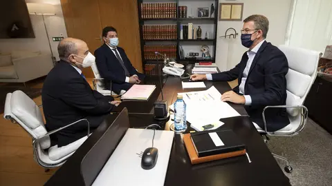 Feij&oacute;o, con Abelardo Carballo (izquierda) y su sucesor, Andr&eacute;s Montesinos.