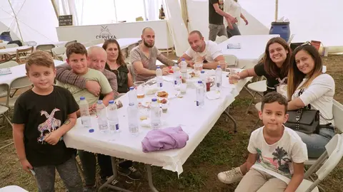 Anxo, Pablo, Chema, Mari, Alfonso, Santi, Laura, Indhi e Enzo.