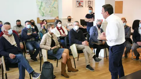 Gonz&aacute;lez Formoso, dirix&iacute;ndose aos seus simpatizantes e compa&ntilde;eiros de formaci&oacute;n.