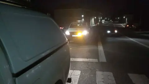 A la izquierda de la imagen, el veh&iacute;culo que arroll&oacute; a la nonagenaria.