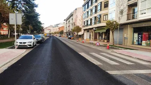 Mejora de la capa de rodadura en la avenida de Portugal. | FOTO: M. Ceballos.