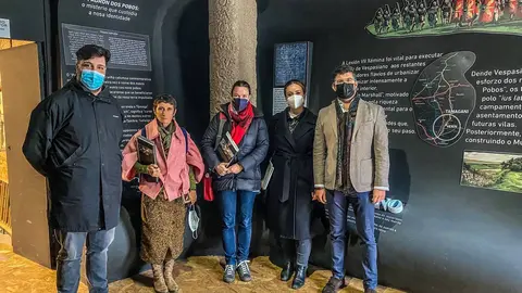 Diego Lourenzo, delegado de la AECT; Cristina Farinha, de la Universidade de Oporto; Simone Zagrodnik, directora del EHTTA; Nerea P&eacute;rez, t&eacute;cnico de la AECT; y Pablo Rivera, director ejecutivo de la AECT, en el Museo del Claustro Mercedario.