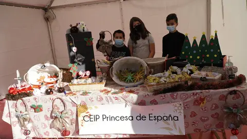 Os nenos do Princesa de Espa&ntilde;a tam&eacute;n presentaron os seus produtos. | FOTO: Iv&aacute;n Iglesias.