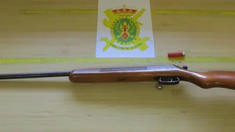 La escopeta interceptada al ciudadano portugu&eacute;s detenido en Feces de Cima.
