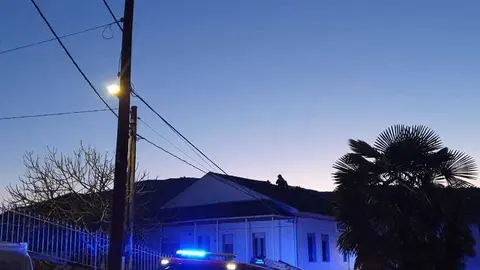 El fuego dej&oacute; desperfectos de consideraci&oacute;n en el bajo cubierta de la vivienda.