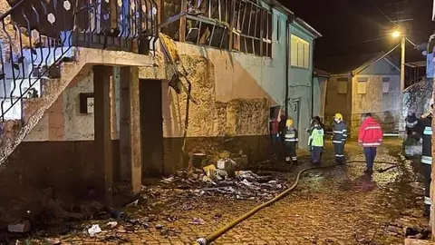 As lapas comezaron &aacute;s 00:30 horas local, logo dunha explosi&oacute;n nunha das habitaci&oacute;ns.