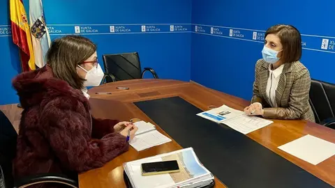A alcaldesa de O&iacute;mbra, Ana Villarino, coa conselleira &Aacute;ngeles V&aacute;zquez.