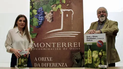 A presidenta da DO Monterrei, Lara Da Silva, con Luis Paad&iacute;n.