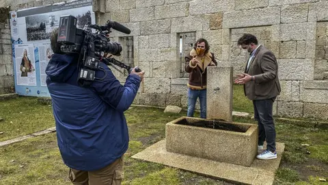 Fede Arias, con Diego Lourenzo -&aacute; dereita-, no balneario de Caldeli&ntilde;as.