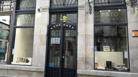 Pato Joyeros, na r&uacute;a Maior de Ver&iacute;n.
