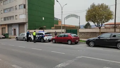 Polic&iacute;a y Guardia Civil, en el lugar del accidente.