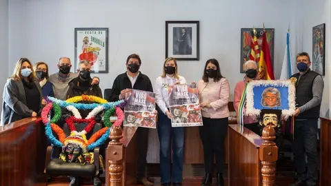 Presentaci&oacute;n da VII Mascarada Ib&eacute;rica en Viana do Bolo. Asisite: xerente do Inorde, Emma Gonz&aacute;lez Di&eacute;guez; o alcalde e o concelleiro de Cultura de Viana do Bolo, Andr&eacute;s Montensinos Rodr&iacute;guez e Abelardo Carballo, respectivamente; a alcaldesa de Vilari&ntilde;o de Conso, Melisa Mac&iacute;a Dom&iacute;nguez; o presidente da Asociaci&oacute;n de foli&oacute;ns Rurais de Viana e da Asociaci&oacute;n Robreda, Jorge Dom&iacute;nguez; e a vogal da Asociaci&oacute;n &ldquo;Xuntos polo foli&oacute;n&rdquo; de Vilari&ntilde;o, Nieves Rodr&iacute;guez, Concelleiro de infraestruturas, Jose Fidalgo Bidueiro; Ramona Garc&iacute;a m&eacute;ndez, concelleira de Servizos Sociais e Igualdade, Cristina Fern&aacute;ndez Hern&aacute;ndez, asociaci&oacute;n Robreda