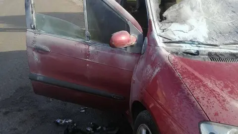 Imaxe de como quedou o veh&iacute;culo que ardeu esta tarde.