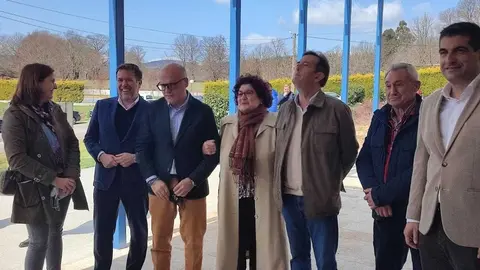 Na inauguraci&oacute;n do centro de d&iacute;a de Ri&oacute;s s&oacute; estaban presentes autoridades do Partido Popular. | FOTO: Xos&eacute; Lois Colmenero.