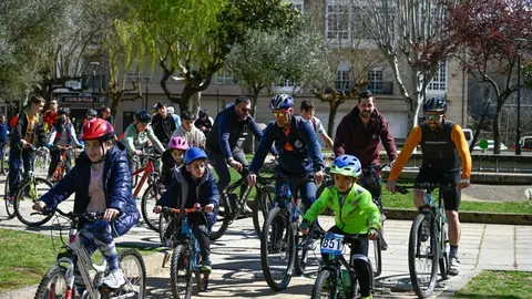A proba ciclista partiu da Praza da Alameda. | FOTO: Noelia Caseiro.