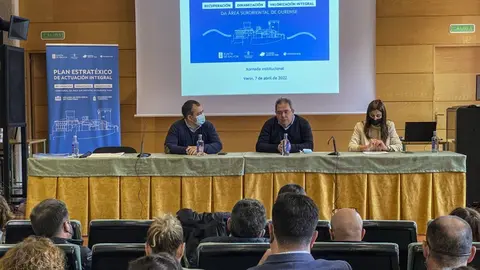 Gerardo Seoane, este xoves, presentando o su plan enerx&eacute;tico para as aldeas de Ver&iacute;n.