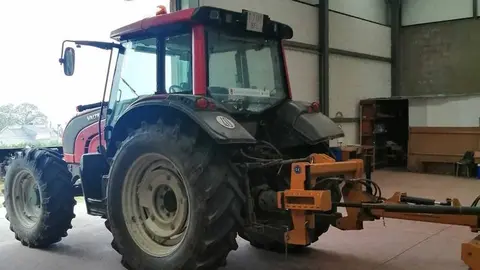 O tractor municipal para a roza botar&aacute; a andar de novo o pr&oacute;ximo luns.