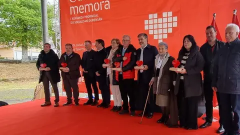 Seoane, segundo pola esquera, onte na Peroxa con Gonz&aacute;lez Formoso e Rafa Villarino. FOTO PSOE