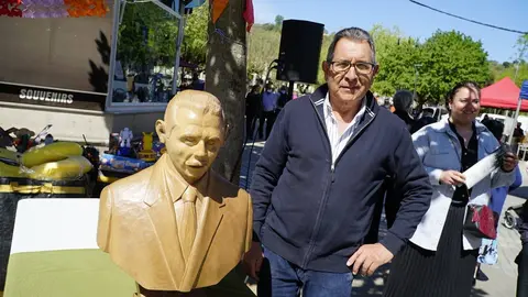 Gerardo Fern&aacute;ndez, coa s&uacute;a obra. | FOTO: Iv&aacute;n Iglesias.