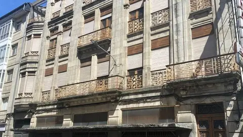 Fachada de Almacenes Recaredo Romero, en la avenida Luis Espada de Ver&iacute;n.