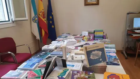 Morea de libros na casa consistorial de O&iacute;mbra.