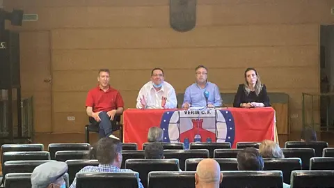 Asamblea de la temporada 21-22 del Ver&iacute;n C. F. en la Casa da Cultura.