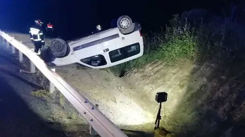 El conductor perdi&oacute; el control de la furgoneta en el punto kilom&eacute;trico 3,100 de la OU - 1006.