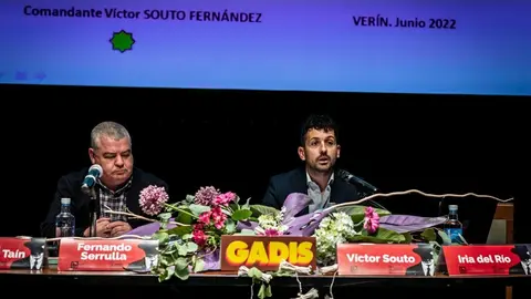 Jos&eacute; Antonio V&aacute;zquez Ta&iacute;n, director de las Jornadas, y el comandante V&iacute;ctor Souto. | FOTO: Carlos Montero.