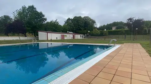 As piscinas de Ri&oacute;s contan este ano con paneis solares.