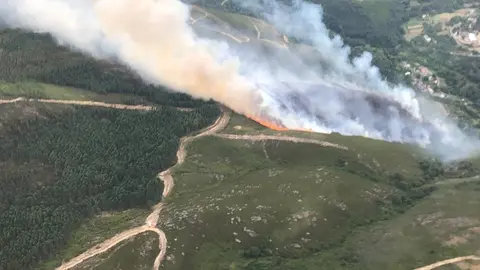 As&iacute; se encontr&oacute; la Brif de Laza el fuego de Viana do Bolo, a su llegada. | FOTO: Brif Laza.