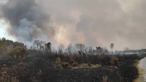 O lume segue avanzando e devorando os montes de O&iacute;mbra.