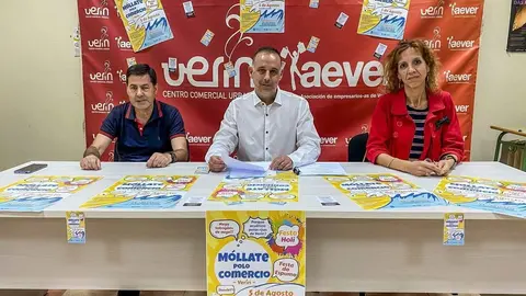 Santos &Aacute;lvarez, Jos&eacute; &Aacute;ngel Rodicio e Rosario Rodr&iacute;guez, na presentaci&oacute;n de "M&oacute;llate polo comercio".