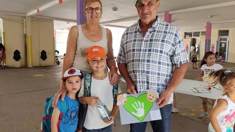 Os av&oacute;s recibiron no seu d&iacute;a regalos de parte dos seus netos que participan na ludoteca de Ver&iacute;n.