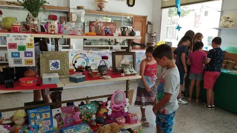 Os nenos de Femuro Ver&aacute;n visitaron esta ma&ntilde;&aacute; o Mercadi&ntilde;o Solidario.