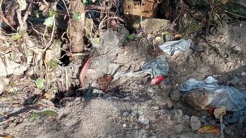 Restos de las aguas fecales que propiciaron la denuncia de la afectada.
