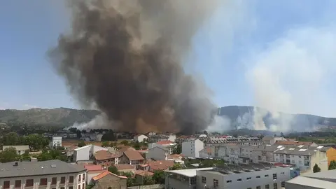 Un dos focos de lume que cerca Ver&iacute;n.
