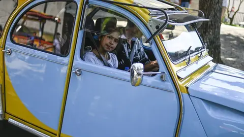 A xuntanza de coches cl&aacute;sicos acaparou moitas miradas na Feira do Pemento de O&iacute;mbra. | FOTO: Noelia Caseiro.