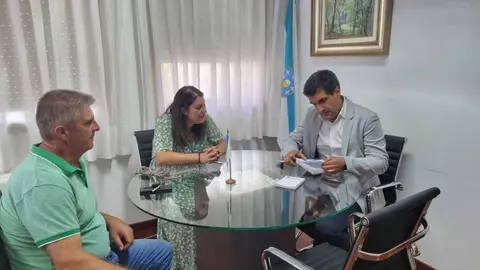 Gabriel Al&eacute;n reuniuse coa tenente de alcalde de Viana, Maria Carmen Conde.