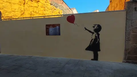 Na r&uacute;a da Cruz apareceu unha nova r&eacute;plica de Banksy. | FOTO: Iv&aacute;n Iglesias.